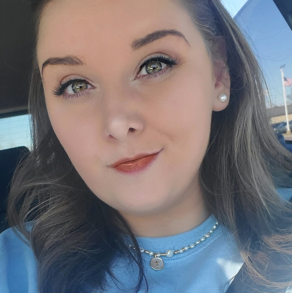 Meet your Posher, Alison - Picture 2 of 3